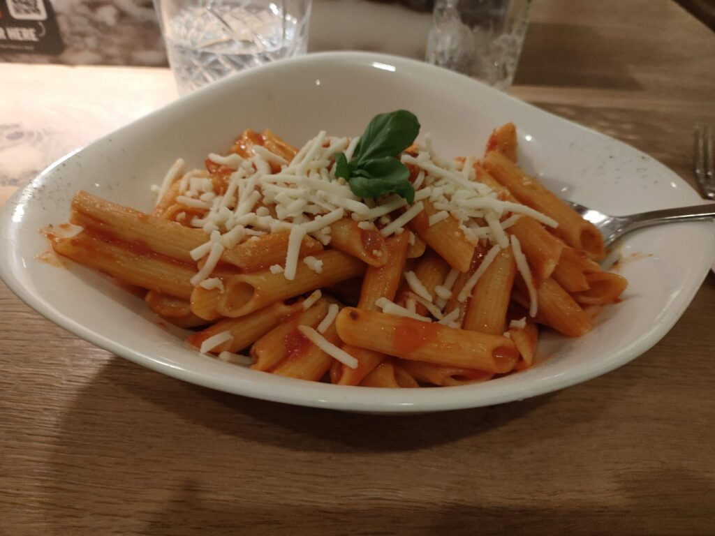 pasta pomodoro glutenvrij met vegan kaas